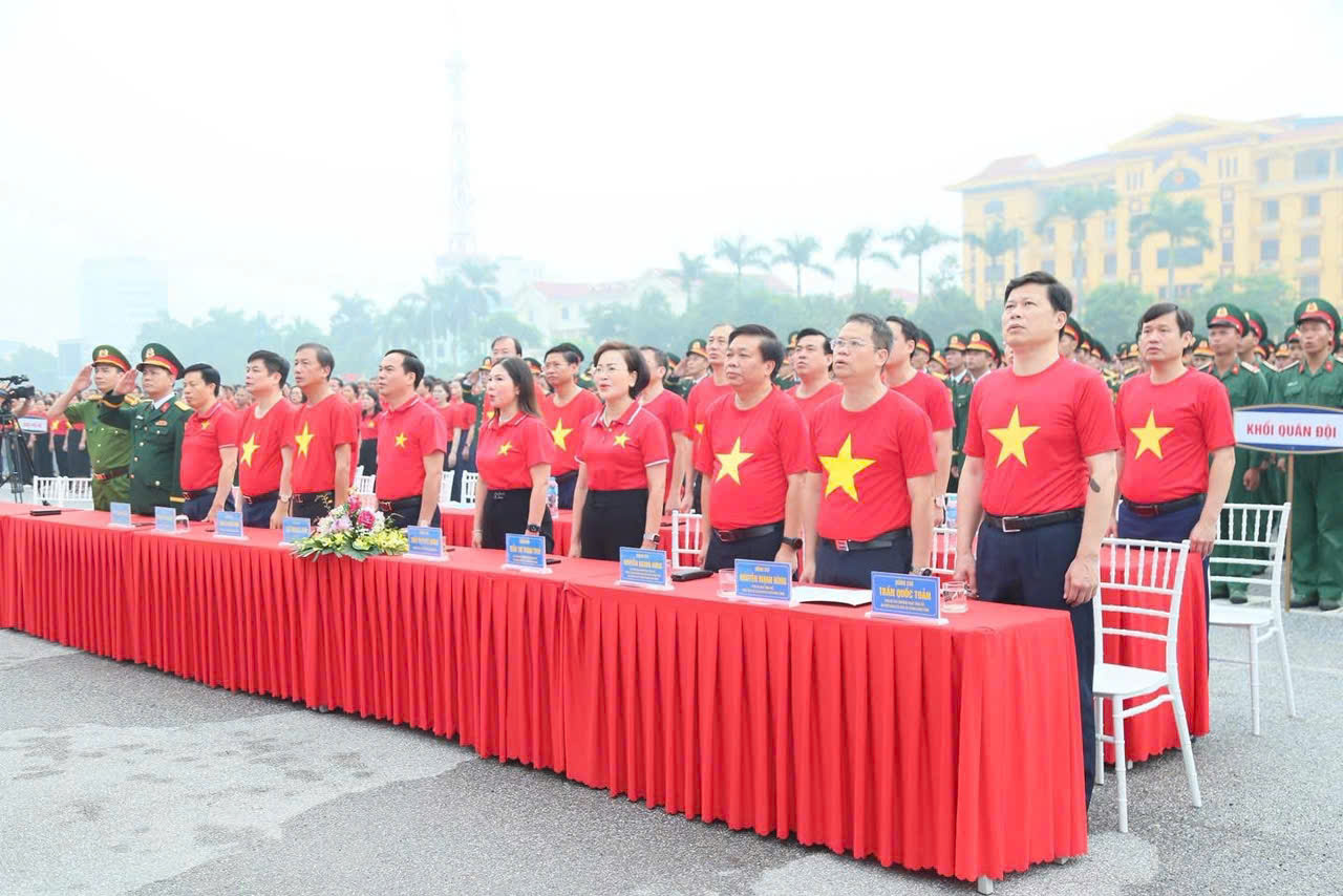 Hưng Yên: Tổ chức Lễ chào cờ toàn tỉnh “Tôi yêu Tổ quốc, quê hương tôi”- Ảnh 2. Hưng Yên: Tổ chức Lễ chào cờ toàn tỉnh “Tôi yêu Tổ quốc, quê hương tôi”- Ảnh 2.