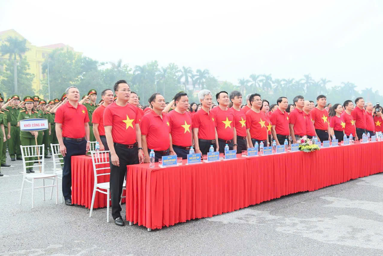 Hưng Yên: Tổ chức Lễ chào cờ toàn tỉnh “Tôi yêu Tổ quốc, quê hương tôi”- Ảnh 1. Hưng Yên: Tổ chức Lễ chào cờ toàn tỉnh “Tôi yêu Tổ quốc, quê hương tôi”- Ảnh 1.