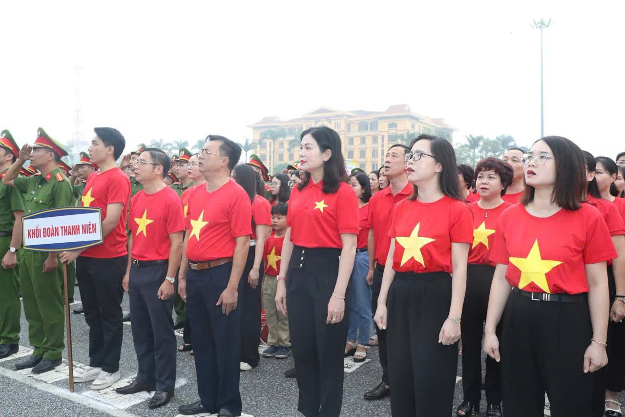 Hưng Yên: Tổ chức Lễ chào cờ toàn tỉnh “Tôi yêu Tổ quốc, quê hương tôi”- Ảnh 5. Hưng Yên: Tổ chức Lễ chào cờ toàn tỉnh “Tôi yêu Tổ quốc, quê hương tôi”- Ảnh 5.