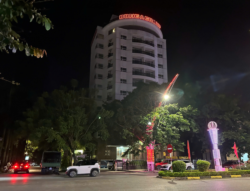 Ảnh khám xét dinh thự và nơi làm việc của "bầu Đoan"- Ảnh 1. Ảnh khám xét dinh thự và nơi làm việc của "bầu Đoan"- Ảnh 1.
