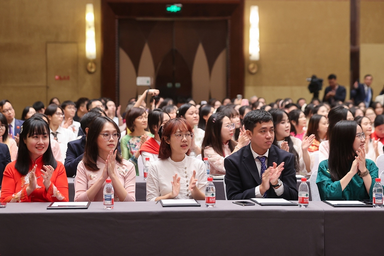 Thủ tướng chia sẻ với kiều bào tại Trung Quốc về không khí, tinh thần Quốc khánh trong nước- Ảnh 5. Thủ tướng chia sẻ với kiều bào tại Trung Quốc về không khí, tinh thần Quốc khánh trong nước- Ảnh 5.
