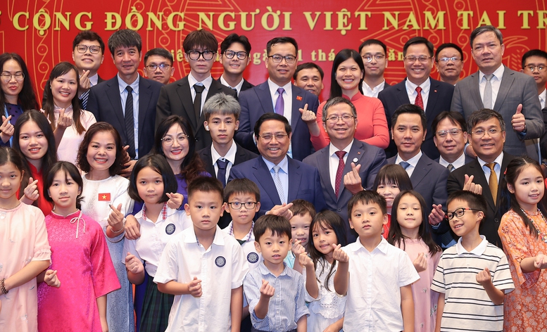 Thủ tướng chia sẻ với kiều bào tại Trung Quốc về không khí, tinh thần Quốc khánh trong nước- Ảnh 9. Thủ tướng chia sẻ với kiều bào tại Trung Quốc về không khí, tinh thần Quốc khánh trong nước- Ảnh 9.
