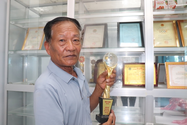 Thăm chiến trường xưa, người lính già biến loài cây ruột đỏ thành "vàng ròng": Thu 25 tỷ mỗi năm- Ảnh 3.