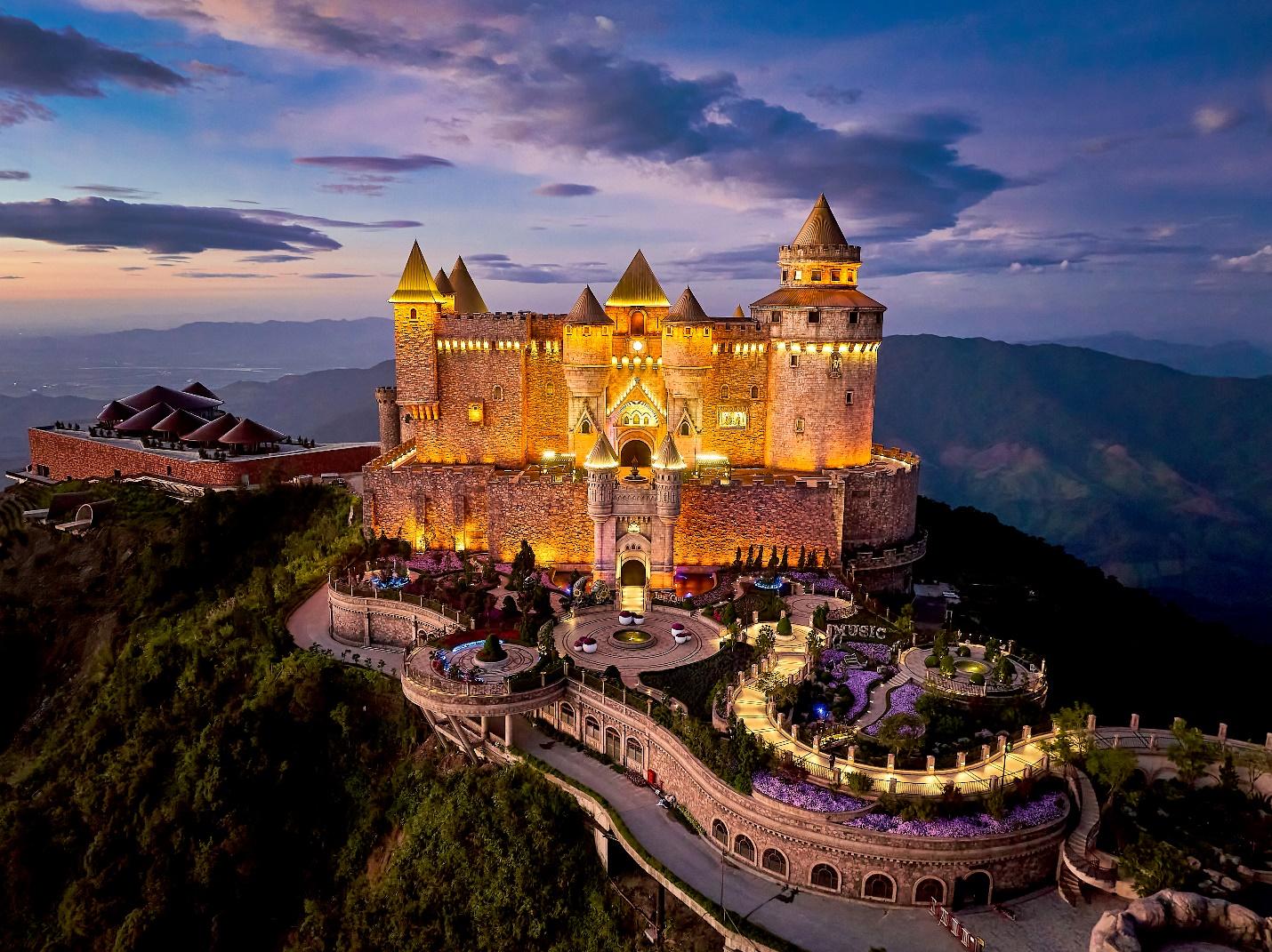 C:\Users\haht02\Desktop\Cau Vang\Sun World Ba Na Hills (1).jpeg