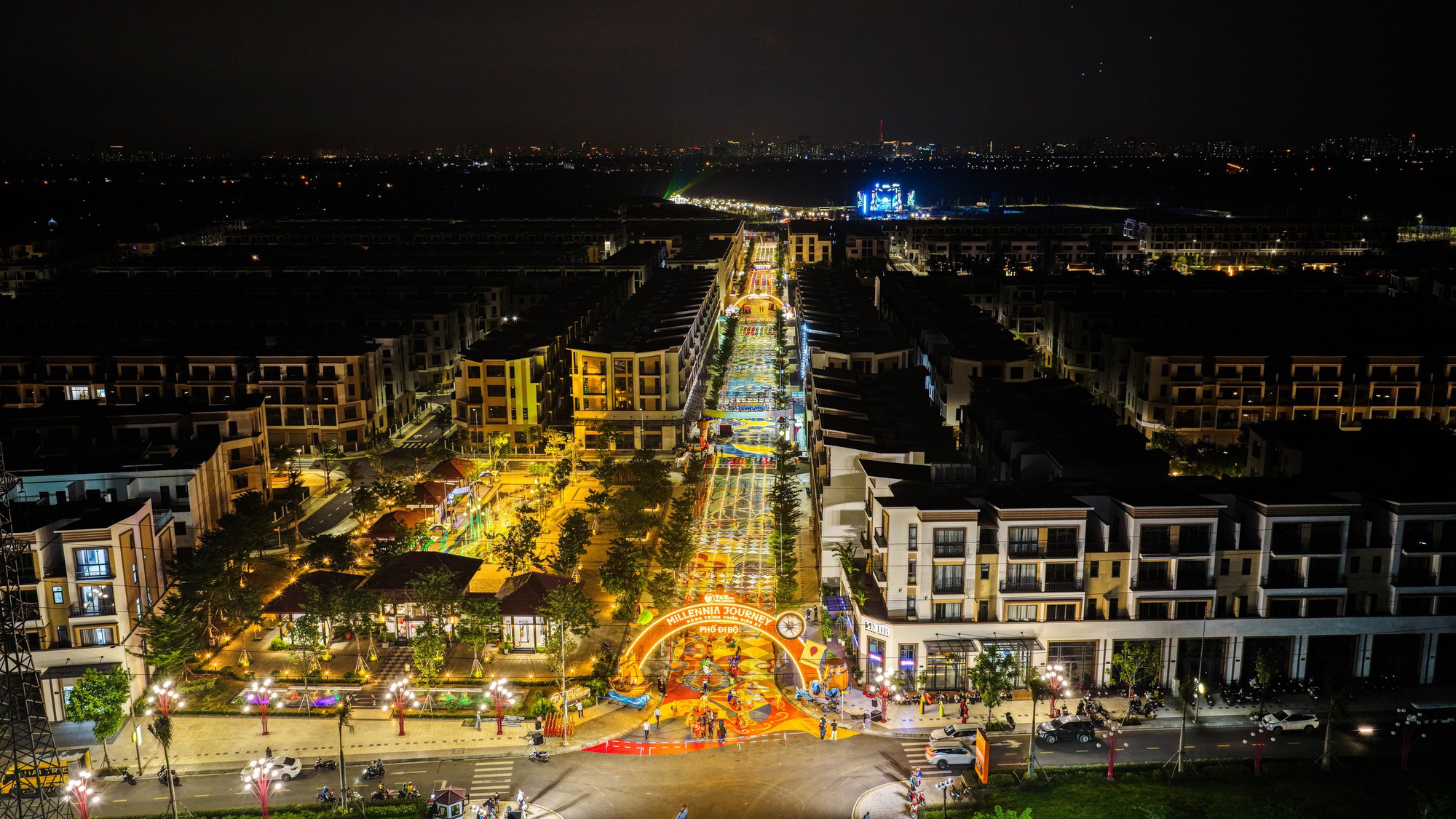 Thành phố Thiên niên kỷ T&T City Millennia bừng sáng trước đại nhạc hội- Ảnh 1.