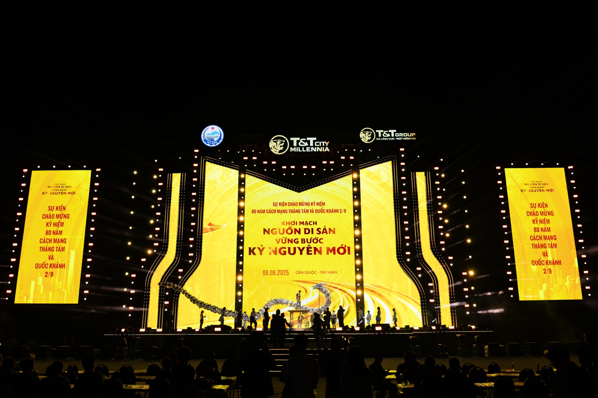 Thành phố Thiên niên kỷ T&T City Millennia bừng sáng trước đại nhạc hội- Ảnh 6.