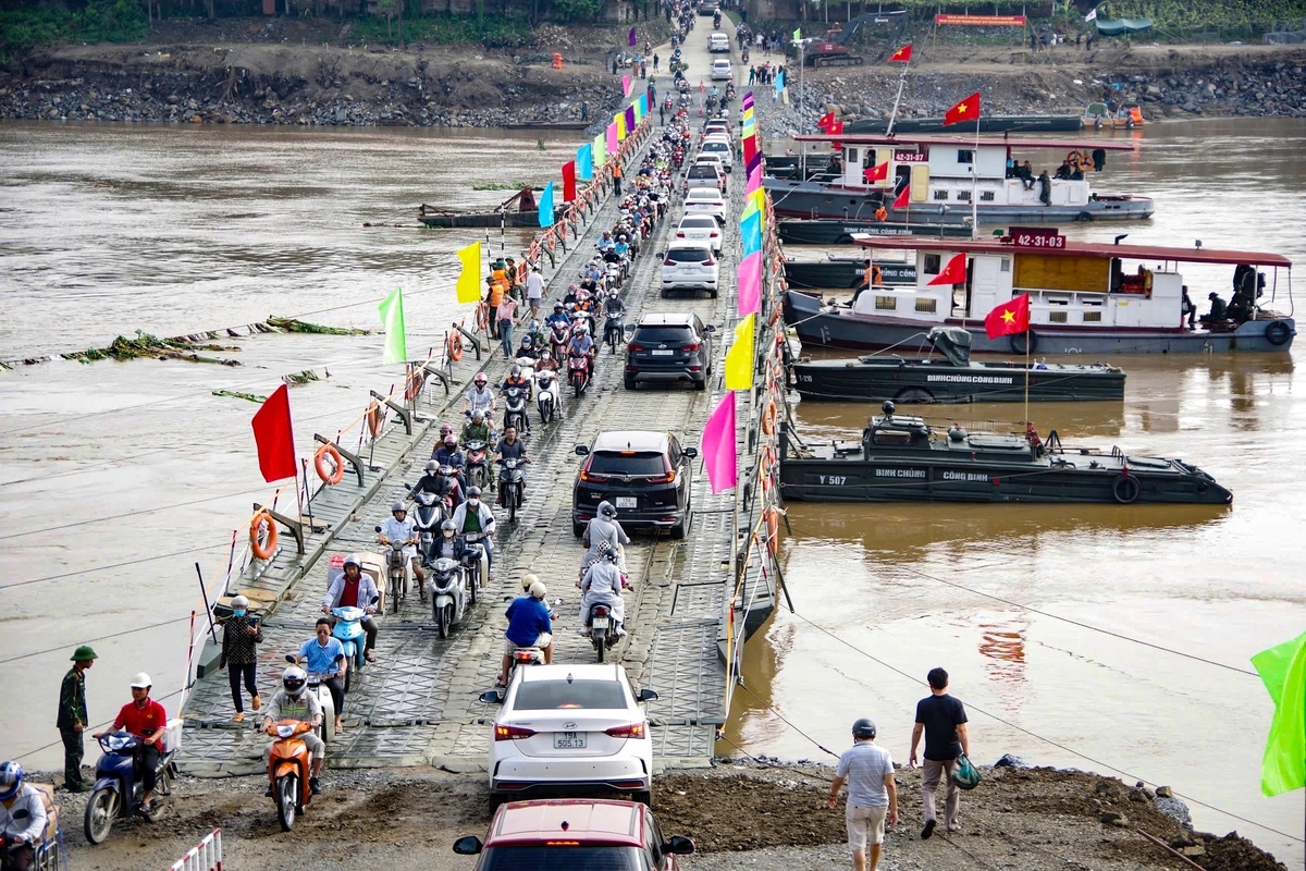 "Dự án khẩn cấp" vượt tiến độ 3 tháng, Thủ tướng đề nghị khen thưởng nhà thầu ngay tại công trường- Ảnh 4. "Dự án khẩn cấp" vượt tiến độ 3 tháng, Thủ tướng đề nghị khen thưởng nhà thầu ngay tại công trường- Ảnh 4.