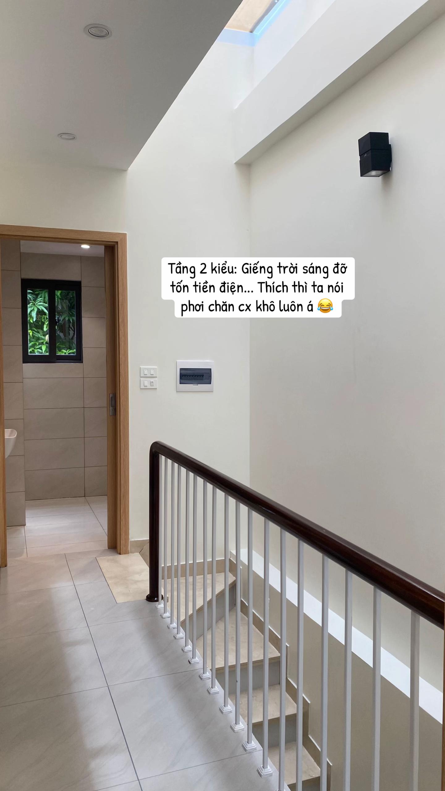 Trần đời chưa từng thấy: Bàn thờ đặt sát bếp cạnh toilet, chủ nhà bị dân mạng hỏi dồn "có sợ gia tiên phật ý không?"!- Ảnh 1. Trần đời chưa từng thấy: Bàn thờ đặt sát bếp cạnh toilet, chủ nhà bị dân mạng hỏi dồn "có sợ gia tiên phật ý không?"!- Ảnh 1.