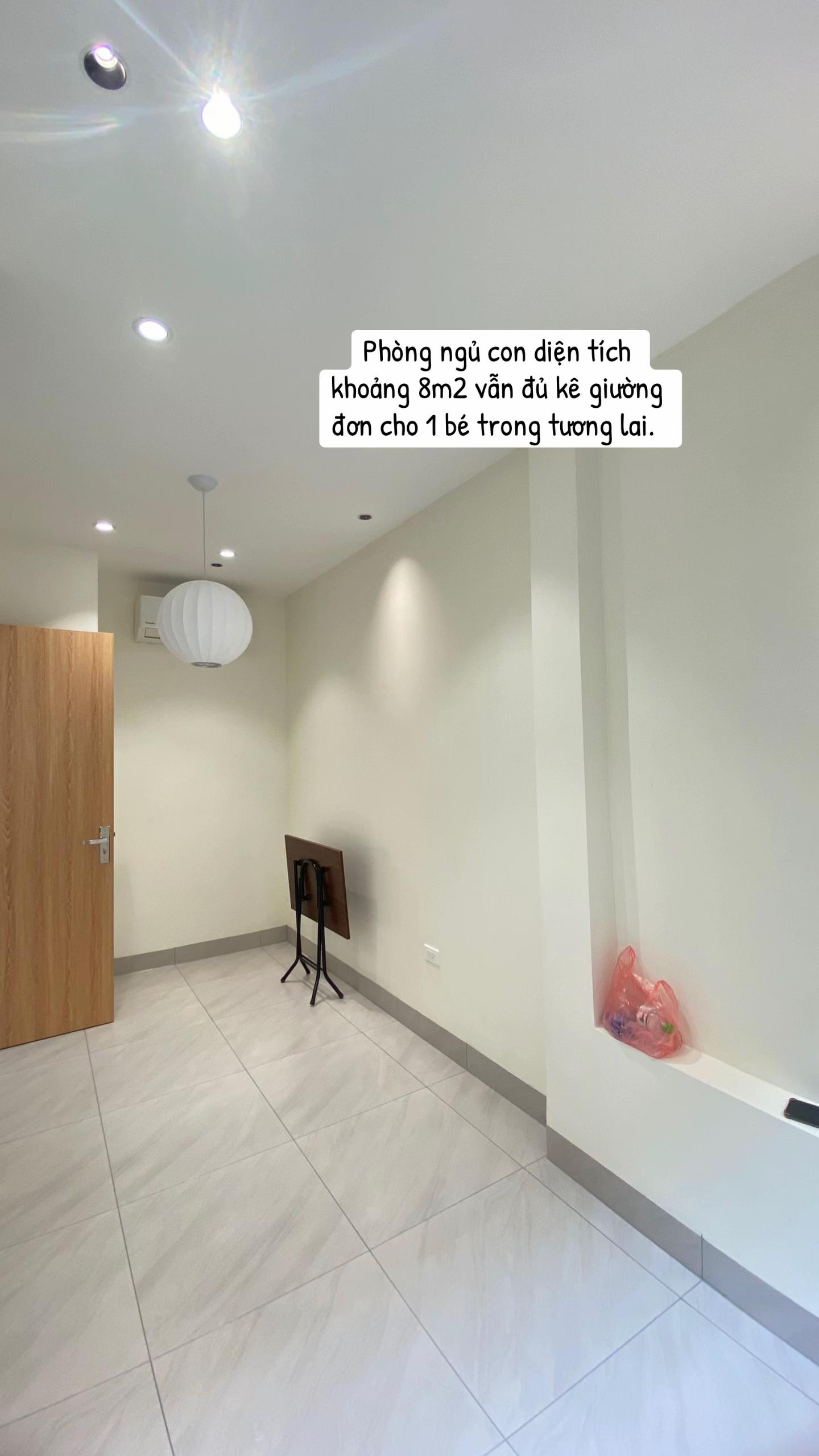 Trần đời chưa từng thấy: Bàn thờ đặt sát bếp cạnh toilet, chủ nhà bị dân mạng hỏi dồn "có sợ gia tiên phật ý không?"!- Ảnh 4. Trần đời chưa từng thấy: Bàn thờ đặt sát bếp cạnh toilet, chủ nhà bị dân mạng hỏi dồn "có sợ gia tiên phật ý không?"!- Ảnh 4.