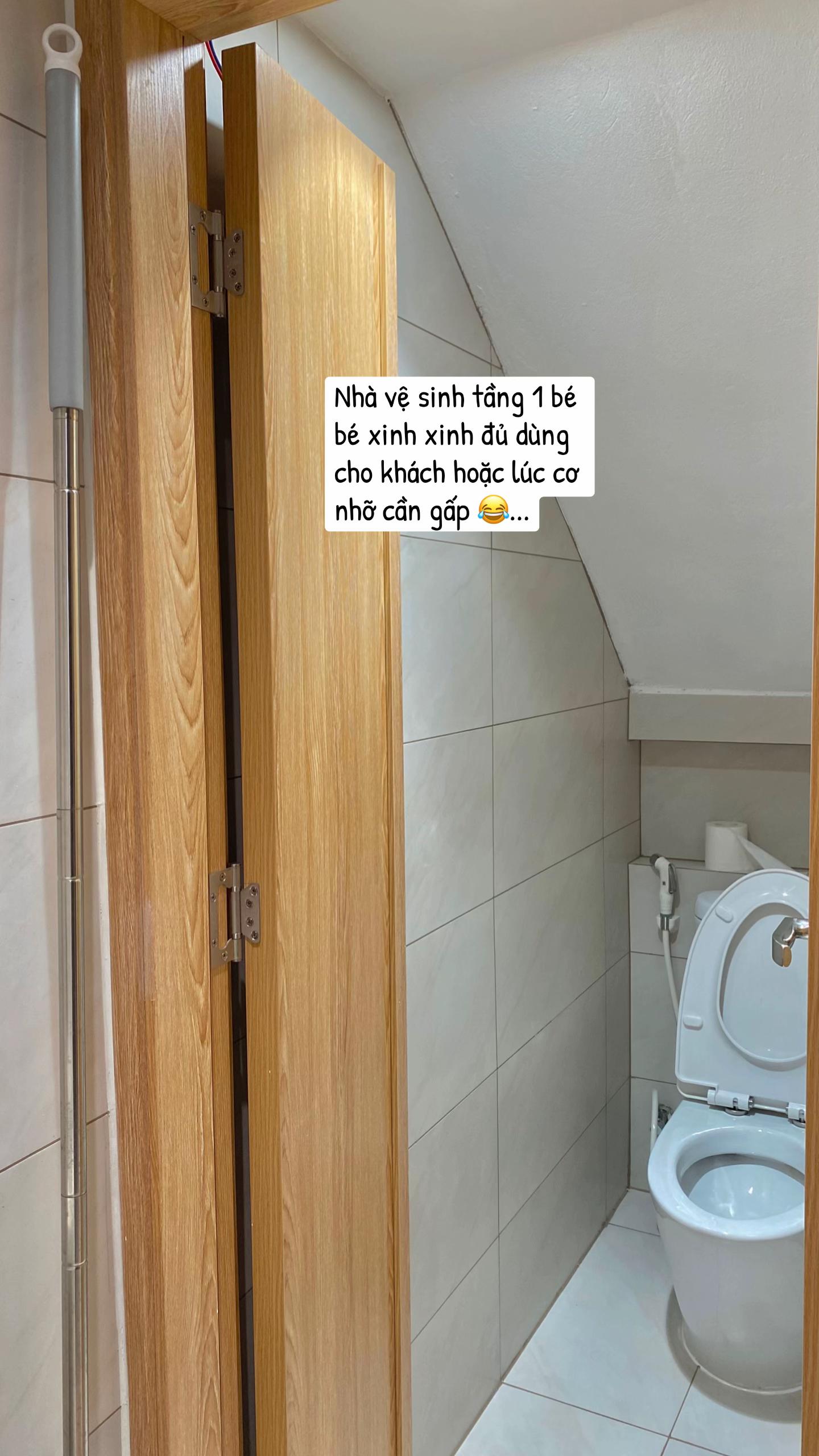 Trần đời chưa từng thấy: Bàn thờ đặt sát bếp cạnh toilet, chủ nhà bị dân mạng hỏi dồn "có sợ gia tiên phật ý không?"!- Ảnh 9. Trần đời chưa từng thấy: Bàn thờ đặt sát bếp cạnh toilet, chủ nhà bị dân mạng hỏi dồn "có sợ gia tiên phật ý không?"!- Ảnh 9.