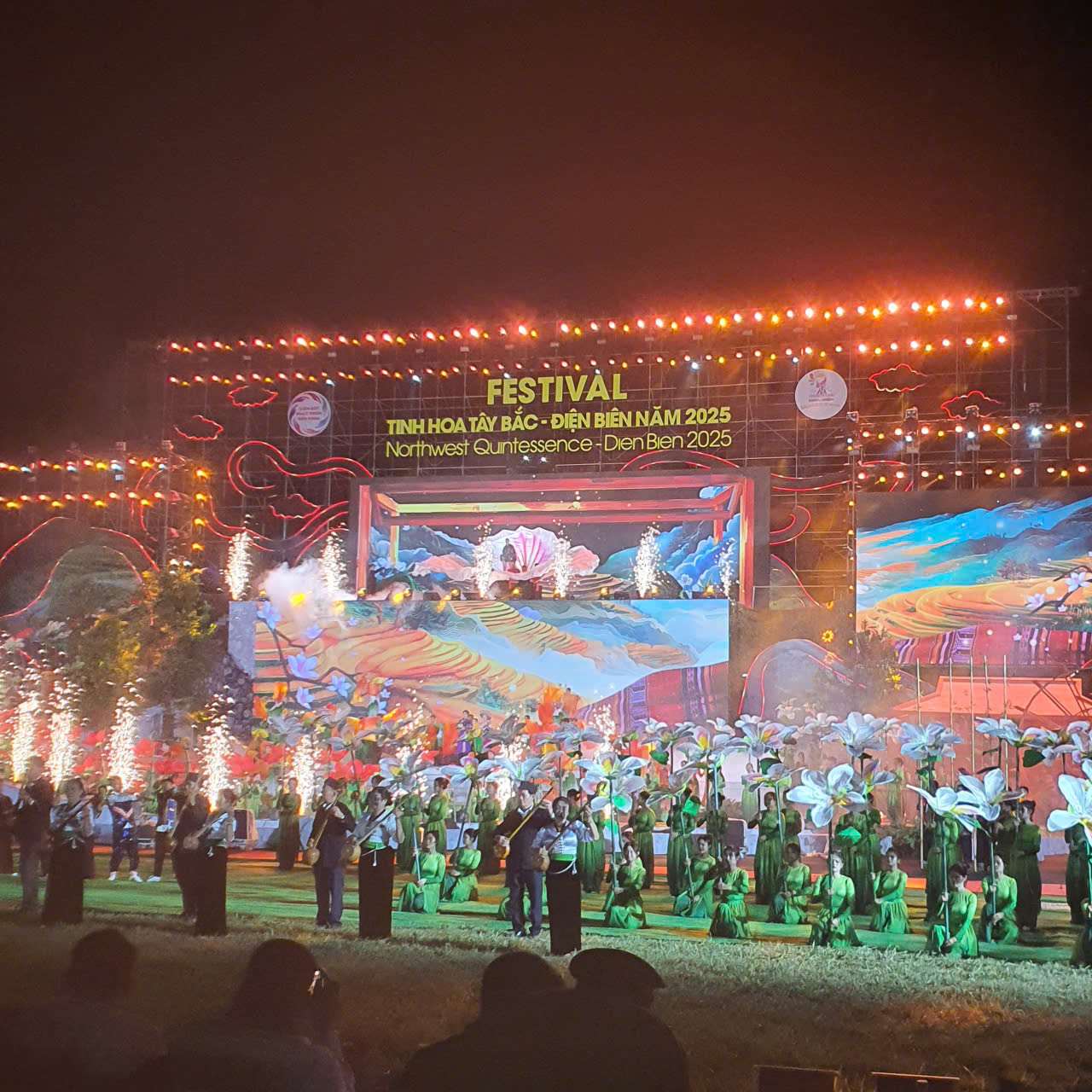 Khai mạc Festival Tinh hoa Tây Bắc - Điện Biên năm 2025- Ảnh 8. Khai mạc Festival Tinh hoa Tây Bắc - Điện Biên năm 2025- Ảnh 8.