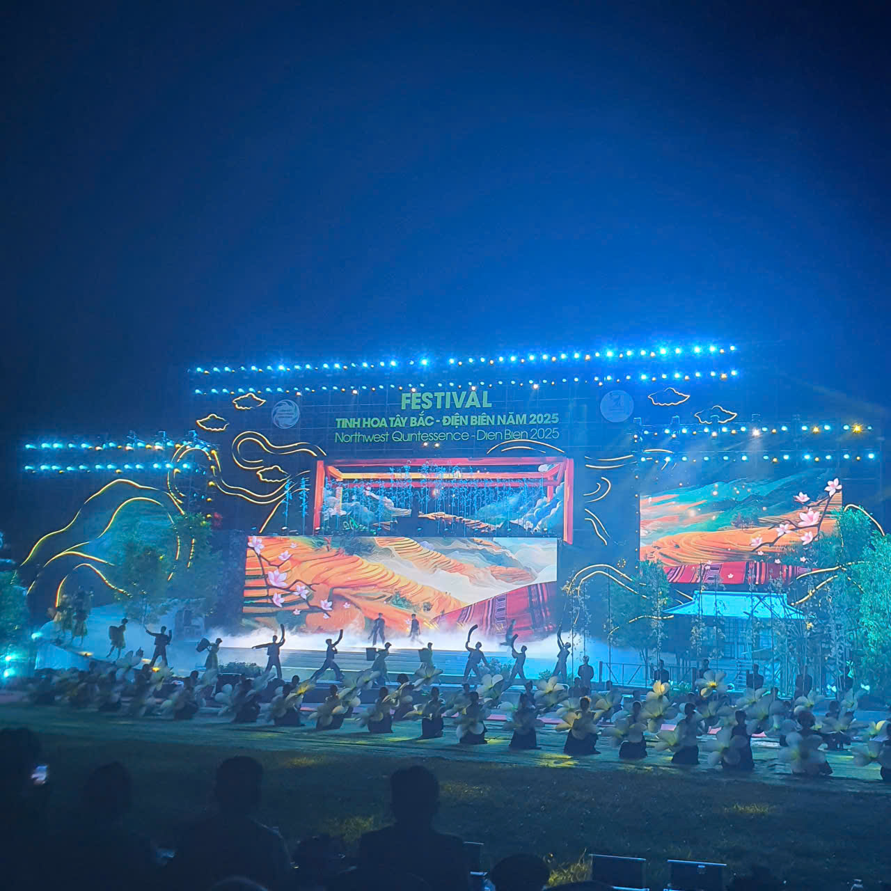 Khai mạc Festival Tinh hoa Tây Bắc - Điện Biên năm 2025- Ảnh 6. Khai mạc Festival Tinh hoa Tây Bắc - Điện Biên năm 2025- Ảnh 6.