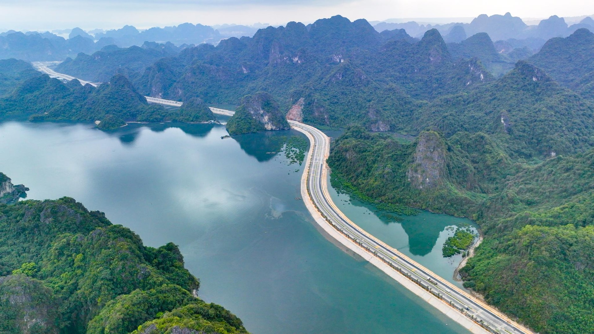 Quảng Ninh: Đầu tư hơn 5.400 tỷ đồng cho 2 dự án đường bao biển- Ảnh 1.