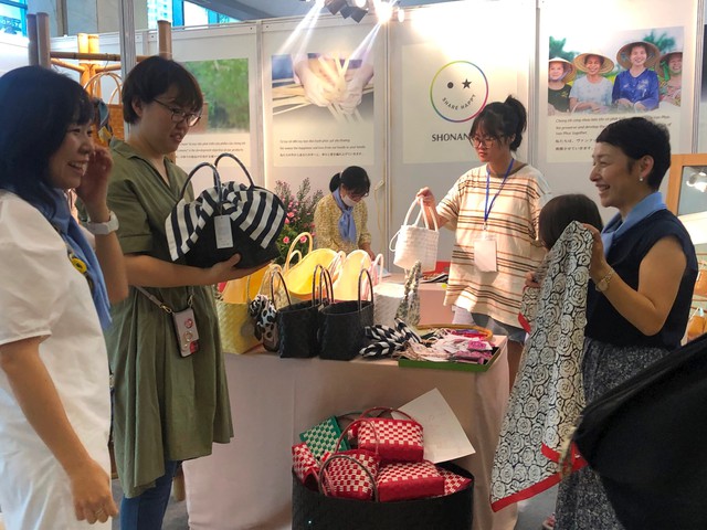 Hanoi Giftshow 2025 - Cầu nối đưa thủ công mỹ nghệ và làng nghề Việt ra thế giới- Ảnh 1. Hanoi Giftshow 2025 - Cầu nối đưa thủ công mỹ nghệ và làng nghề Việt ra thế giới- Ảnh 1.