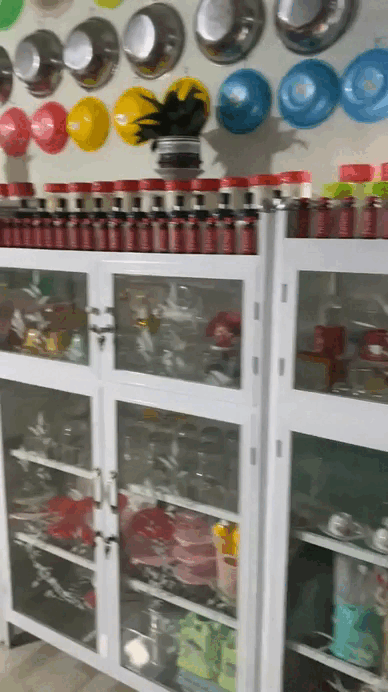 Căn bếp miền Tây khiến cả nước choáng váng: Nồi niêu xoong chảo thẳng hàng như duyệt binh, chắc gia chủ "OCD level max"- Ảnh 1.