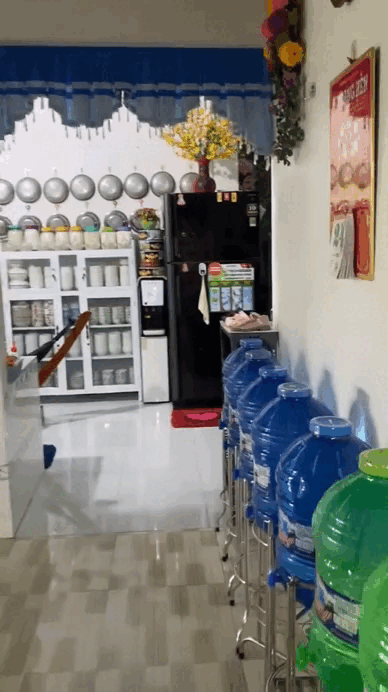 Căn bếp miền Tây khiến cả nước choáng váng: Nồi niêu xoong chảo thẳng hàng như duyệt binh, chắc gia chủ "OCD level max"- Ảnh 3.