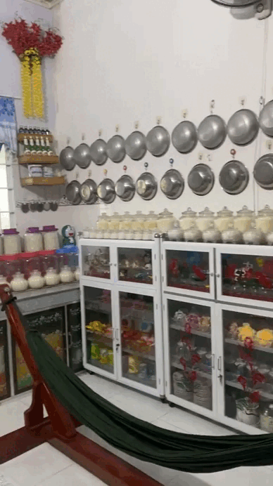 Căn bếp miền Tây khiến cả nước choáng váng: Nồi niêu xoong chảo thẳng hàng như duyệt binh, chắc gia chủ "OCD level max"- Ảnh 4.