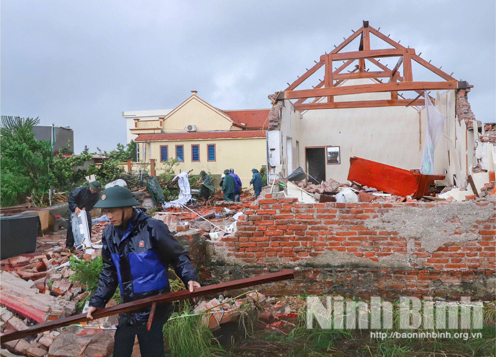 Trận giông lốc dữ dội quét qua Ninh Bình: 9 người chết, cảnh tượng tan hoang chưa từng thấy- Ảnh 5.