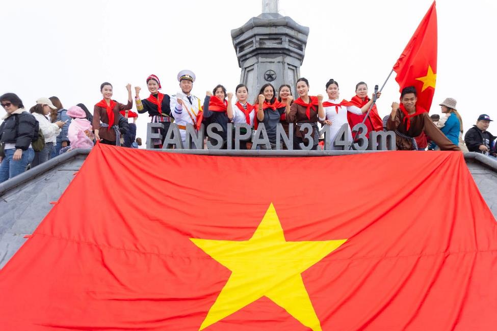 Không khí lễ hội tràn ngập Fansipan dịp 2/9- Ảnh 7. Không khí lễ hội tràn ngập Fansipan dịp 2/9- Ảnh 7.