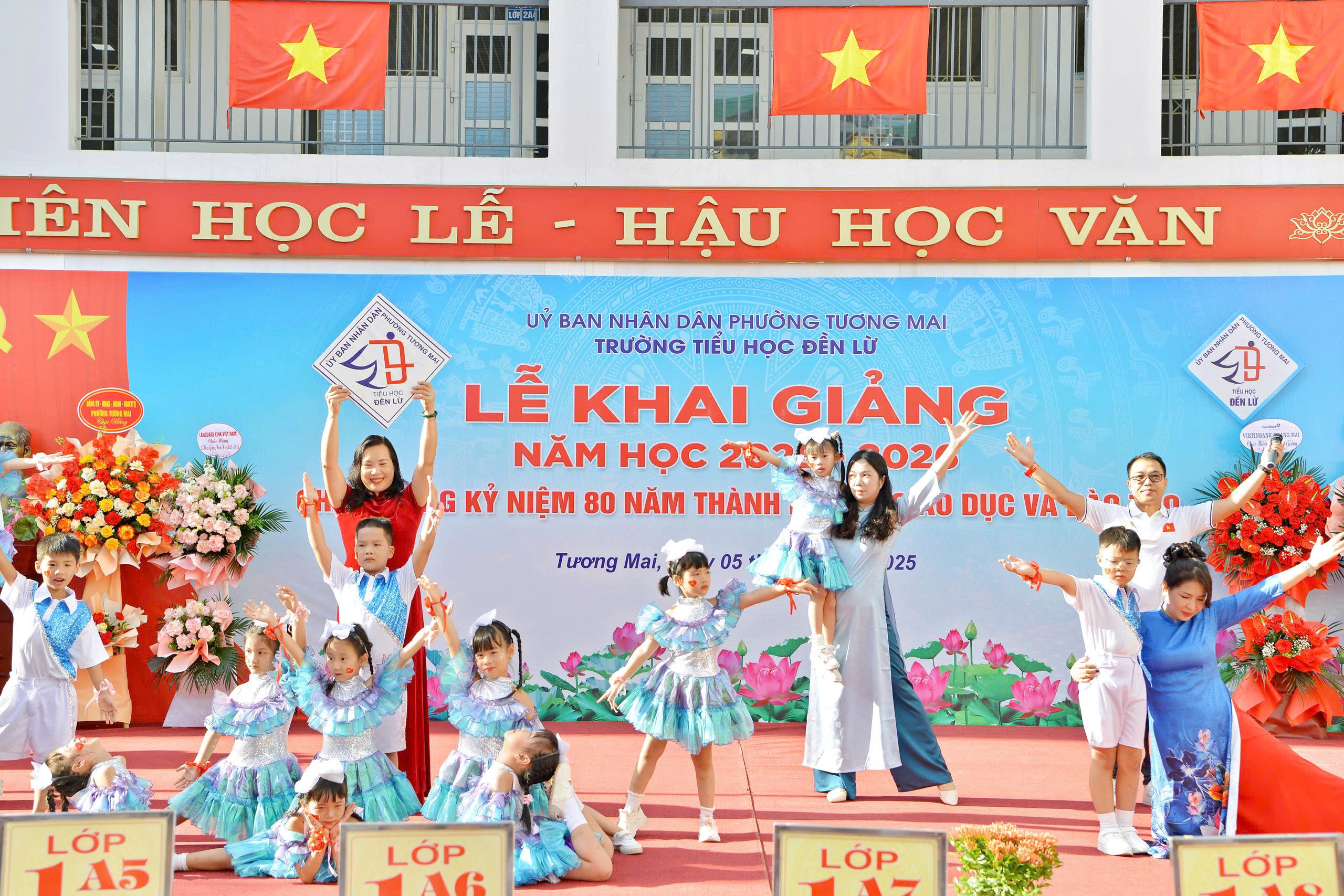 Lễ khai giảng đặc biệt tại Trường Tiểu học Đền Lừ- Ảnh 2. Lễ khai giảng đặc biệt tại Trường Tiểu học Đền Lừ- Ảnh 2.
