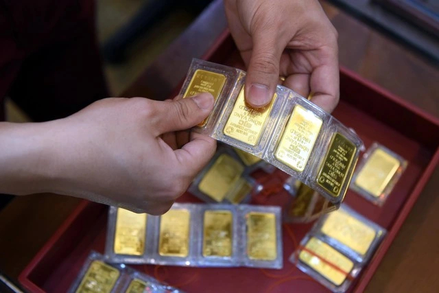 Vàng leo 1 mạch không nghỉ, nhà đầu tư nhớn nhác: "Mình cần bán 22 lượng SJC giá 155 triệu đồng/lượng"- Ảnh 3.