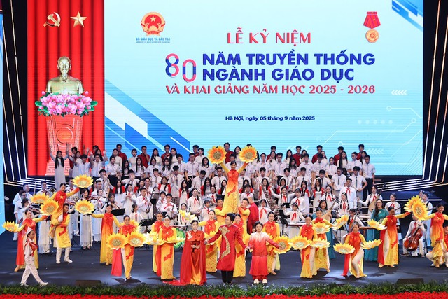 Thanh Hóa: Gần 1 triệu học sinh hân hoan trong ngày khai giảng- Ảnh 1. Thanh Hóa: Gần 1 triệu học sinh hân hoan trong ngày khai giảng- Ảnh 1.