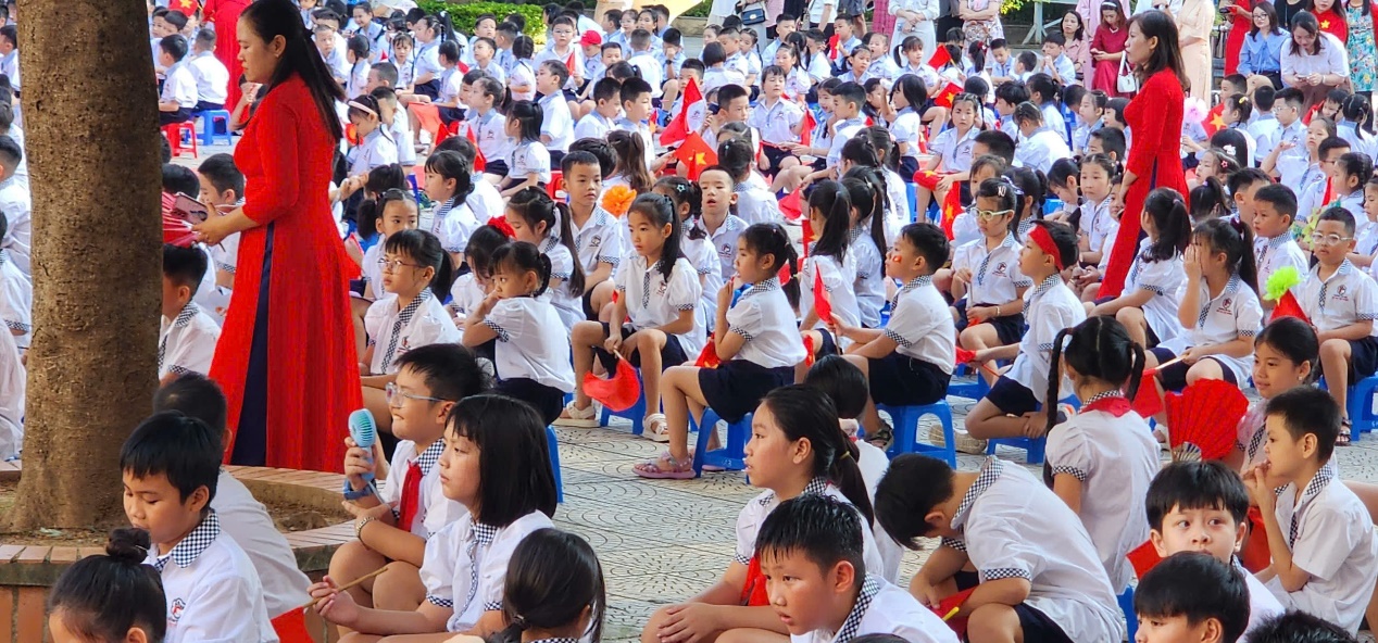 Trường Tiểu học Đô Thị Việt Hưng: Chào mừng năm học mới!- Ảnh 2. Trường Tiểu học Đô Thị Việt Hưng: Chào mừng năm học mới!- Ảnh 2.