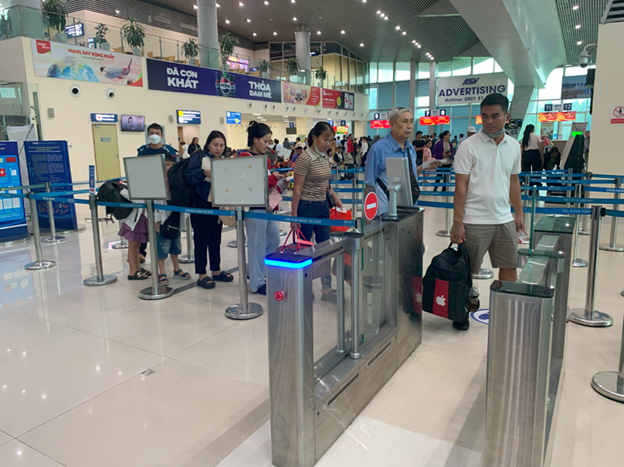 Thanh Hóa: Triển khai ứng dụng sinh trắc học trên VNeID tại Cảng hàng không Thọ Xuân- Ảnh 2. Thanh Hóa: Triển khai ứng dụng sinh trắc học trên VNeID tại Cảng hàng không Thọ Xuân- Ảnh 2.