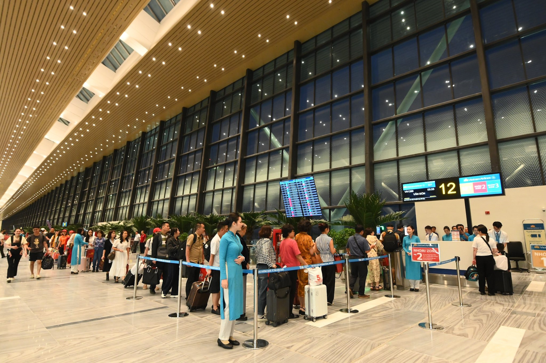 Sân bay Tân Sơn Nhất phục vụ 427.565 lượt hành khách trong dịp lễ 2/9- Ảnh 1. Sân bay Tân Sơn Nhất phục vụ 427.565 lượt hành khách trong dịp lễ 2/9- Ảnh 1.