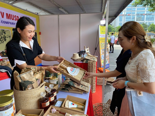 Hà Nội: Tổ chức chuỗi chương trình kết nối mạng lưới sản xuất và tiêu dùng bền vững- Ảnh 1. Hà Nội: Tổ chức chuỗi chương trình kết nối mạng lưới sản xuất và tiêu dùng bền vững- Ảnh 1.