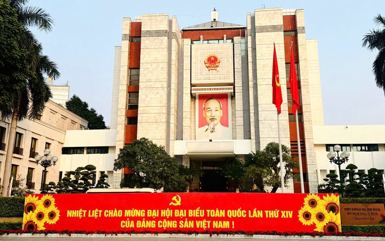 Đại biểu dự Đại hội Đảng lần thứ XIV vào Lăng viếng Chủ tịch Hồ Chí Minh- Ảnh 12.