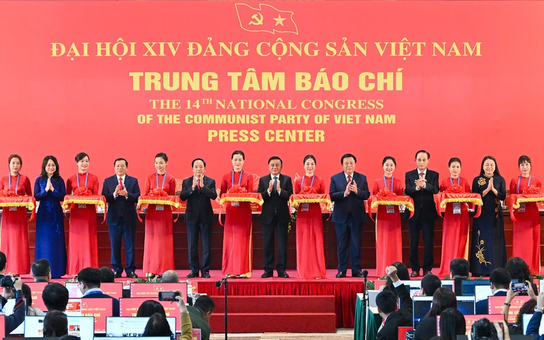 Đại biểu dự Đại hội Đảng lần thứ XIV vào Lăng viếng Chủ tịch Hồ Chí Minh- Ảnh 19.