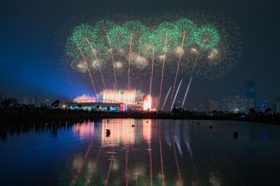 Từ Phú Quốc, Đà Nẵng, Sun Group mang cả bầu trời pháo hoa đỉnh cao ra Thủ đô- Ảnh 2.