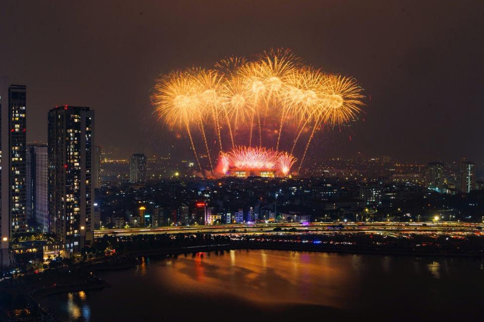 Từ Phú Quốc, Đà Nẵng, Sun Group mang cả bầu trời pháo hoa đỉnh cao ra Thủ đô- Ảnh 12.