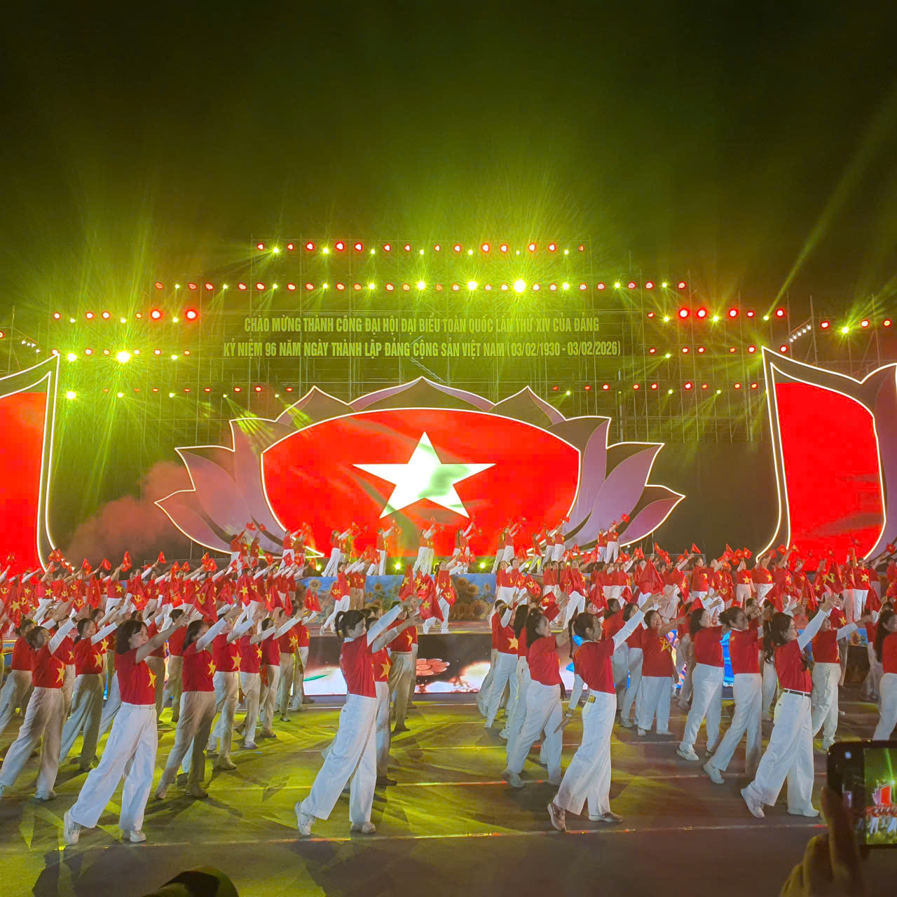 Lào Cai: Tổ chức chương trình nghệ thuật "Tự hào tiến bước dưới cờ Đảng quang vinh"- Ảnh 3.