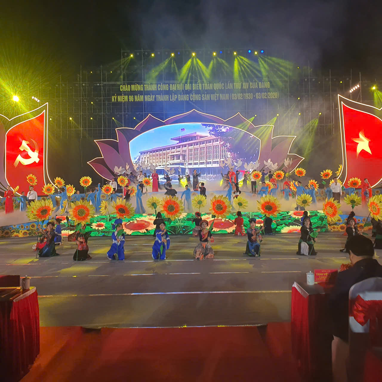 Lào Cai: Tổ chức chương trình nghệ thuật "Tự hào tiến bước dưới cờ Đảng quang vinh"- Ảnh 4.