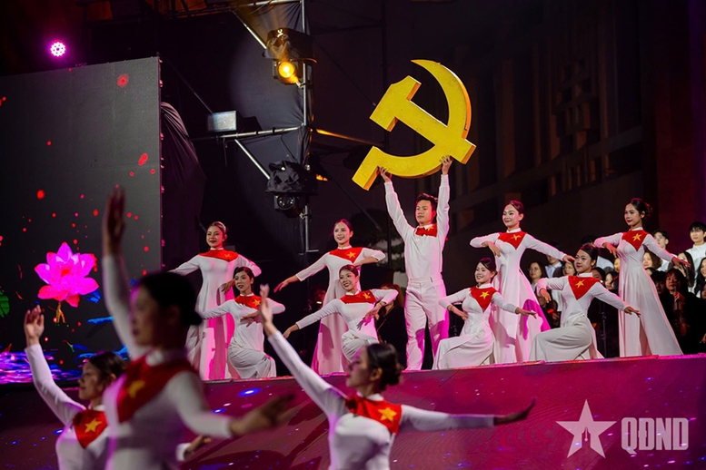 Lãnh đạo Đảng, Nhà nước dự cầu truyền hình kỷ niệm 85 năm Ngày Bác Hồ về nước trực tiếp lãnh đạo cách mạng Việt Nam- Ảnh 12.