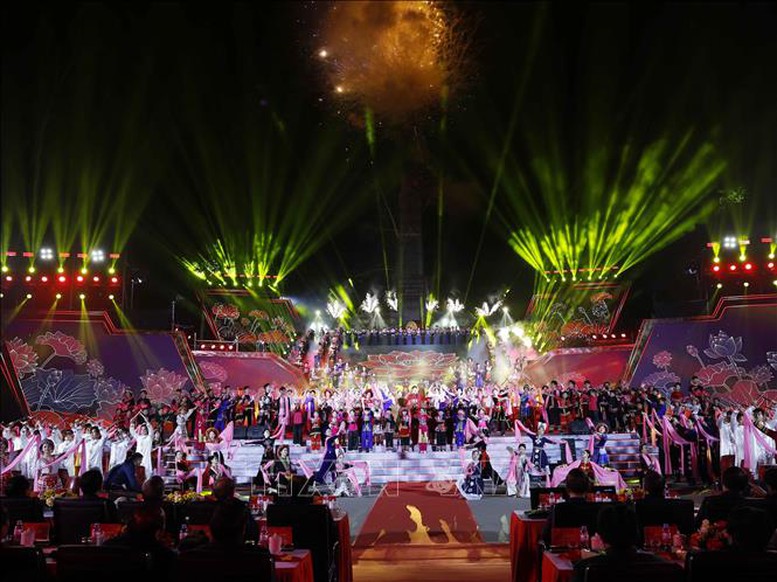 Lãnh đạo Đảng, Nhà nước dự cầu truyền hình kỷ niệm 85 năm Ngày Bác Hồ về nước trực tiếp lãnh đạo cách mạng Việt Nam- Ảnh 7.