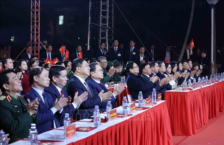 Lãnh đạo Đảng, Nhà nước dự cầu truyền hình kỷ niệm 85 năm Ngày Bác Hồ về nước trực tiếp lãnh đạo cách mạng Việt Nam- Ảnh 3.