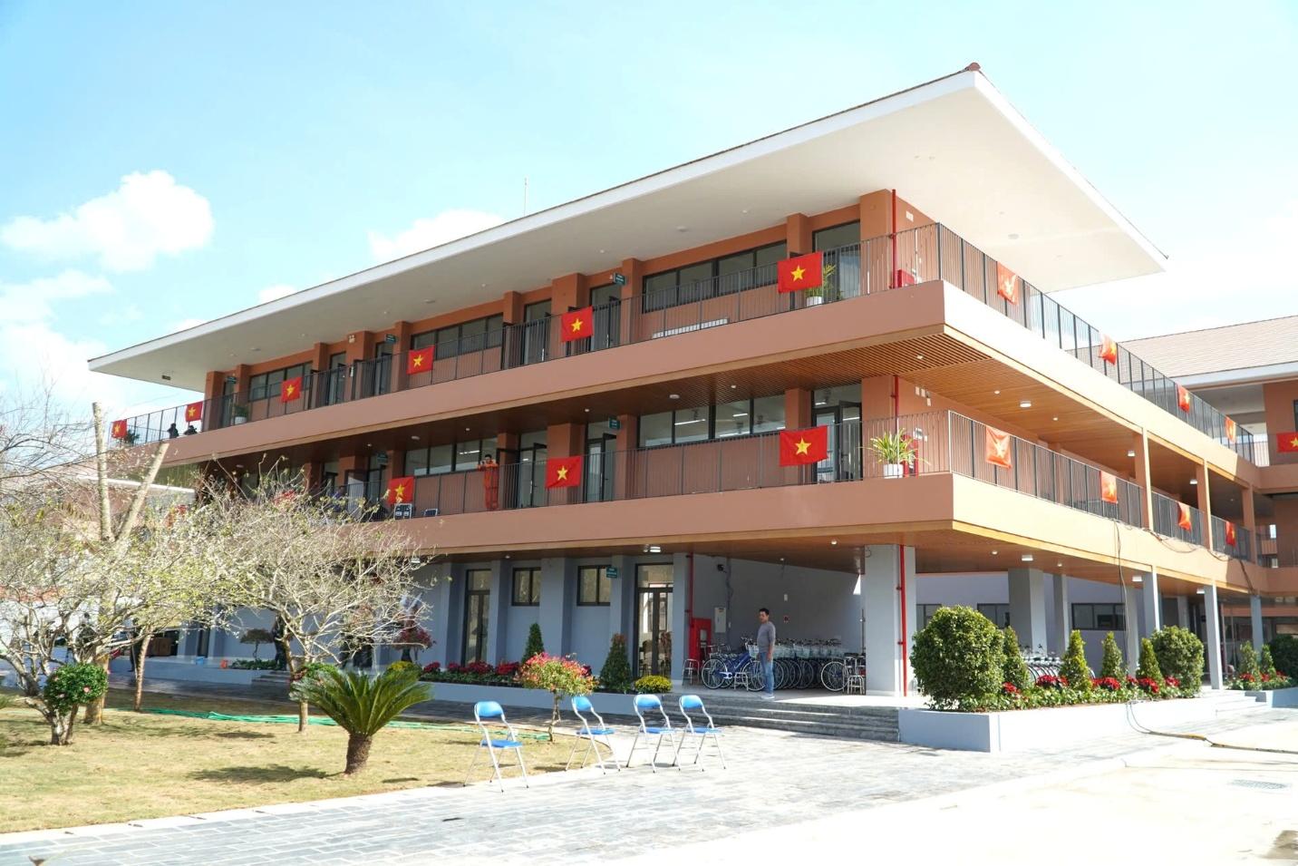 Máy tính bảng, nhạc cụ dân tộc… và ngôi trường “5 sao” hiện đại vùng biên giới Điện Biên- Ảnh 2.