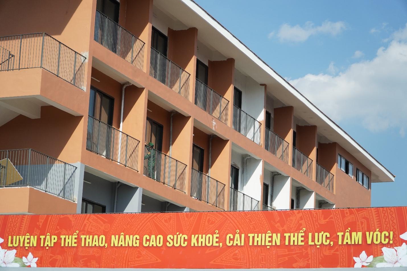 Máy tính bảng, nhạc cụ dân tộc… và ngôi trường “5 sao” hiện đại vùng biên giới Điện Biên- Ảnh 3.