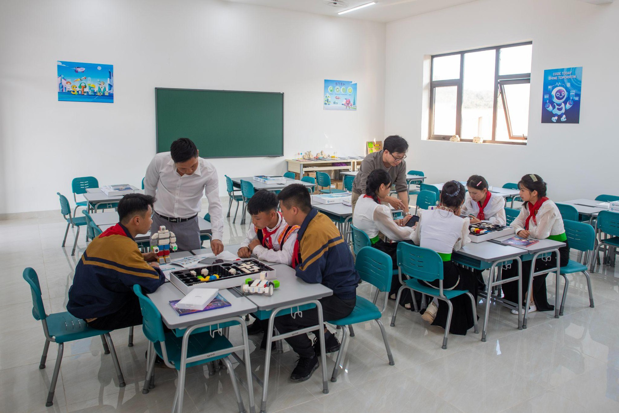 Máy tính bảng, nhạc cụ dân tộc… và ngôi trường “5 sao” hiện đại vùng biên giới Điện Biên- Ảnh 4.