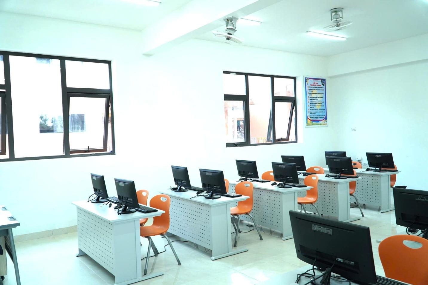 Máy tính bảng, nhạc cụ dân tộc… và ngôi trường “5 sao” hiện đại vùng biên giới Điện Biên- Ảnh 6.