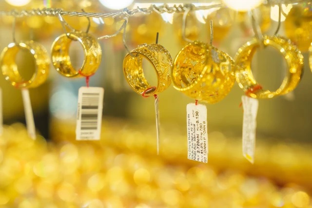 Giá vàng hôm nay 9/1/2026: Đồng loạt điều chỉnh giảm- Ảnh 1.