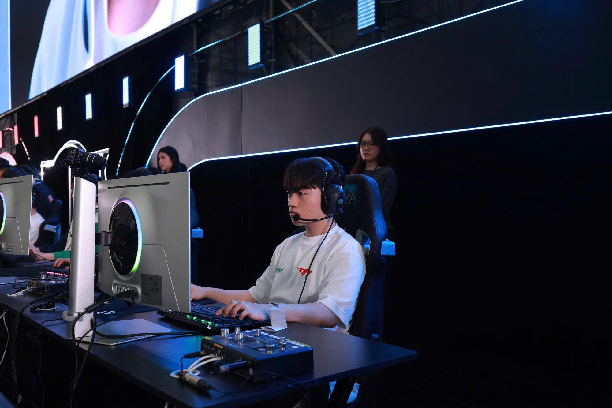 VPBank và các thương hiệu kiến tạo lễ hội eSport cùng T1- Ảnh 5. VPBank và các thương hiệu kiến tạo lễ hội eSport cùng T1- Ảnh 5.