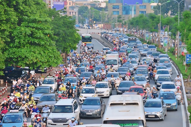Hà Nội đặt mục tiêu đến năm 2030 cơ bản xử lý dứt điểm các điểm ùn tắc giao thông kéo dài- Ảnh 1. Hà Nội đặt mục tiêu đến năm 2030 cơ bản xử lý dứt điểm các điểm ùn tắc giao thông kéo dài- Ảnh 1.