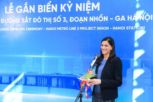 Gắn biển tuyến đường sắt đô thị số 3, đoạn Nhổn - Ga Hà Nội- Ảnh 3.