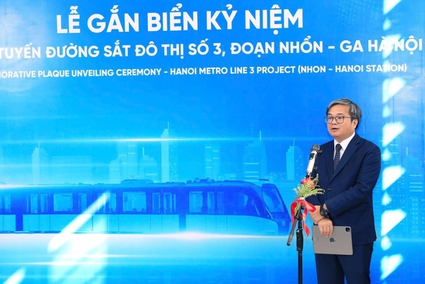 Gắn biển tuyến đường sắt đô thị số 3, đoạn Nhổn - Ga Hà Nội- Ảnh 2.
