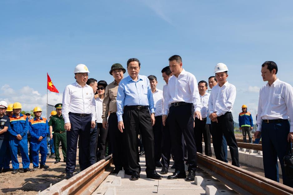 An Giang cam kết hoàn thành tất cả dự án phục vụ APEC 2027 trước ngày 30/6 - Ảnh 3.