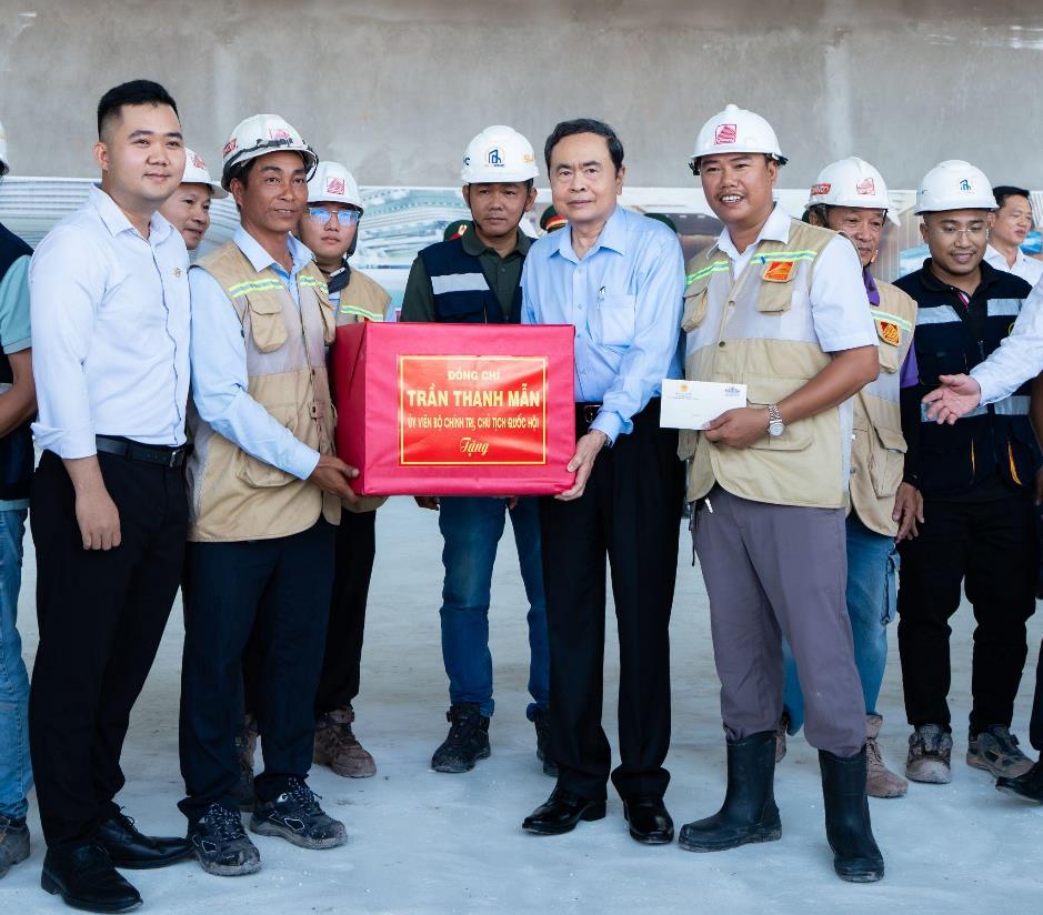 An Giang cam kết hoàn thành tất cả dự án phục vụ APEC 2027 trước ngày 30/6 - Ảnh 4.